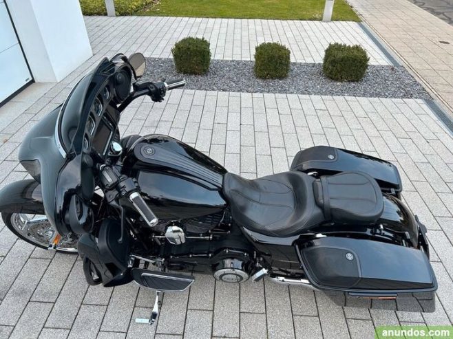 2015 Harley-Davidson Street Glide CVO 98