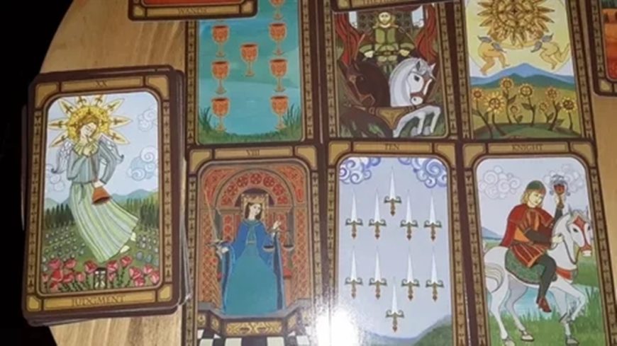 Tarot Económico Arcanos Pasado Presente Futuro