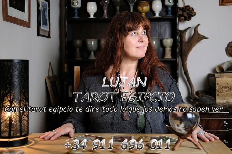 LUJÁN PROFESORA DE TAROT EGIPCIO 7€