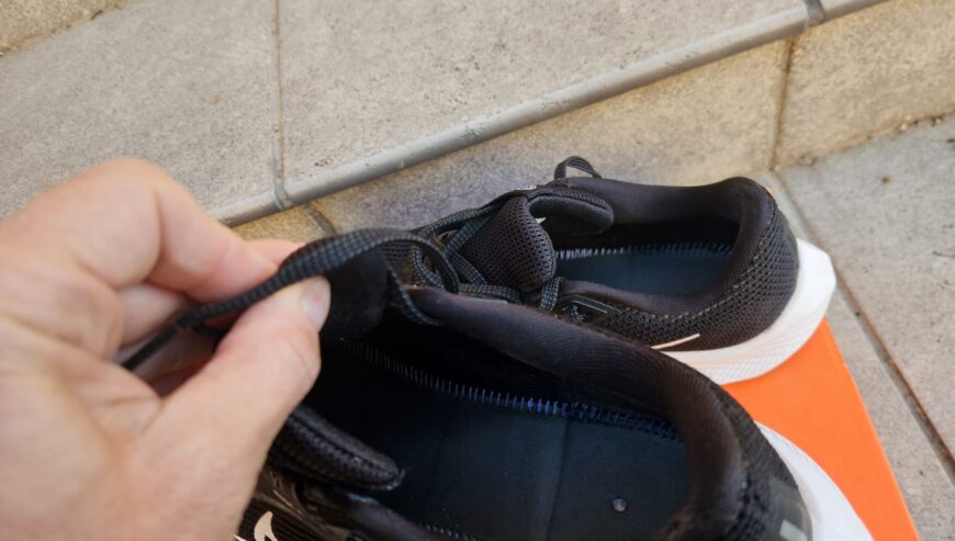 Nike PEGASUS 40. Negras