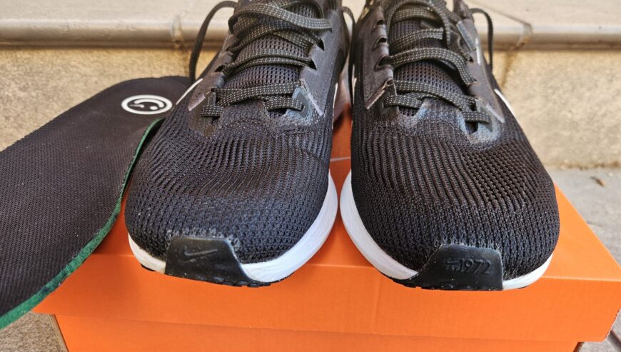 Nike PEGASUS 40. Negras