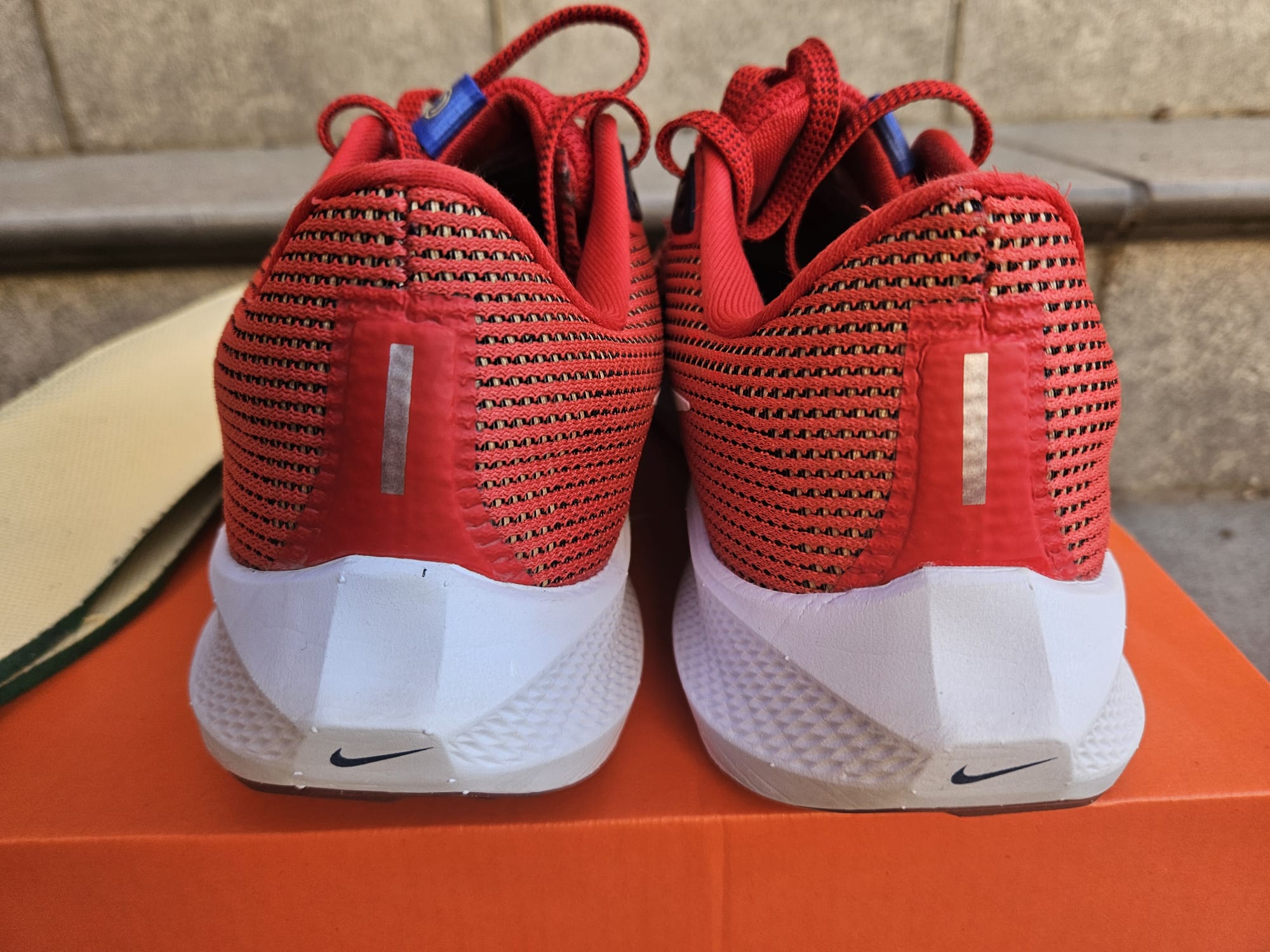 Nike PEGASUS 40. Hombre rojas. Como nueva